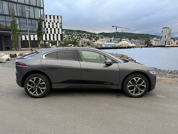Jaguar I-PACE 2 of 6