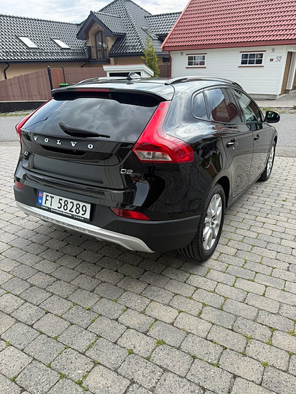 Volvo V40 Cross Country 2 of 30