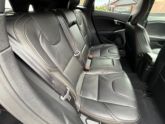 Volvo V40 Cross Country 14 of 30