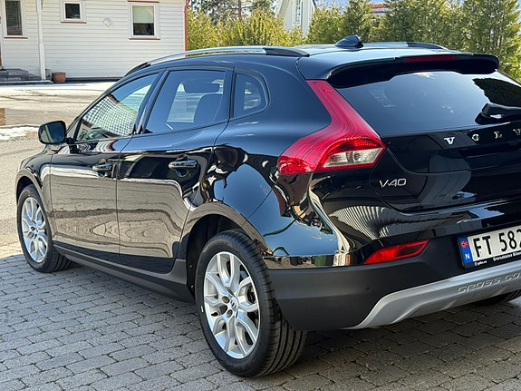 Volvo V40 Cross Country 11 of 30