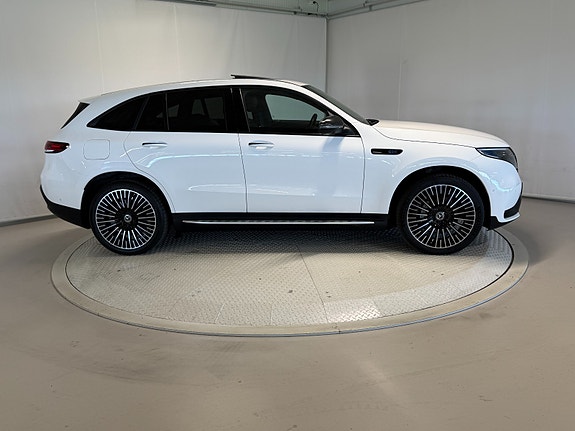 Mercedes-Benz EQC400 13 of 30