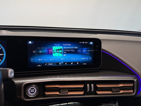 Mercedes-Benz EQC400 26 of 30