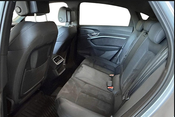 Audi e-tron Sportback 16 of 29