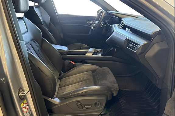 Audi e-tron Sportback 17 of 29