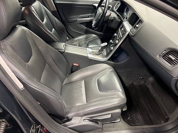 Volvo V60 10 of 27
