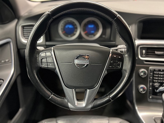 Volvo V60 14 of 27