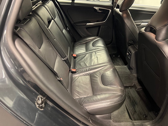 Volvo V60 12 of 27