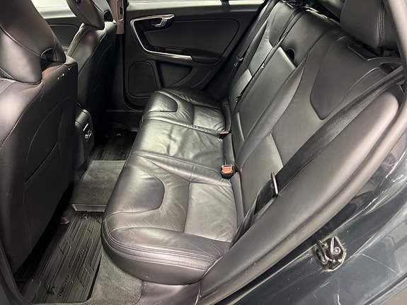 Volvo V60 11 of 27