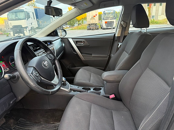 Toyota Auris 9 of 29