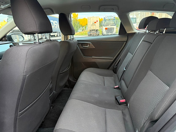 Toyota Auris 19 of 29