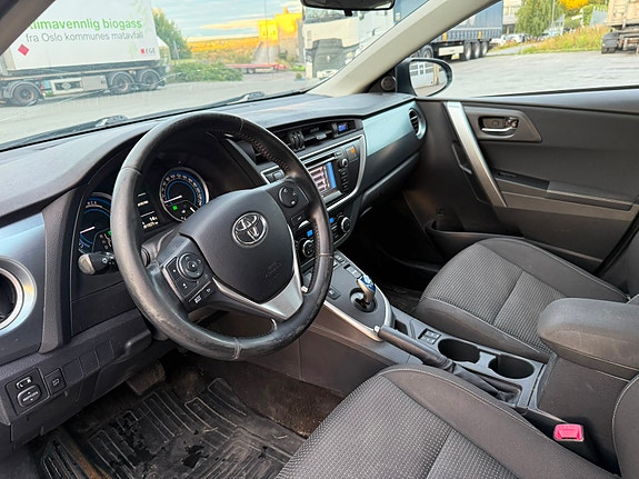 Toyota Auris 10 of 29