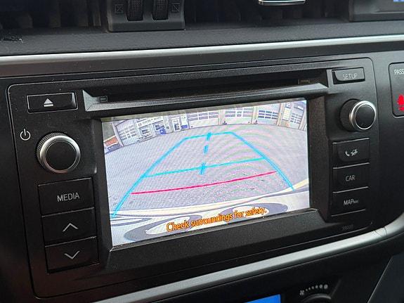 Toyota Auris 27 of 29