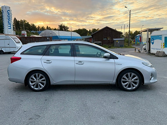 Toyota Auris 5 of 29