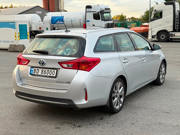 Toyota Auris 6 of 29