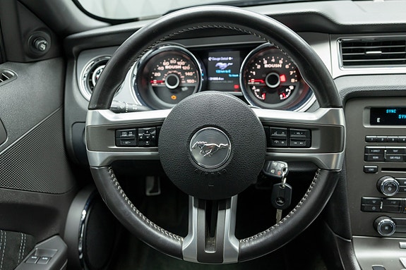 Ford Mustang 25 of 30