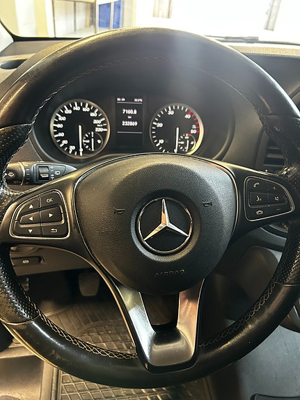 Mercedes-Benz Vito 111 9 of 12