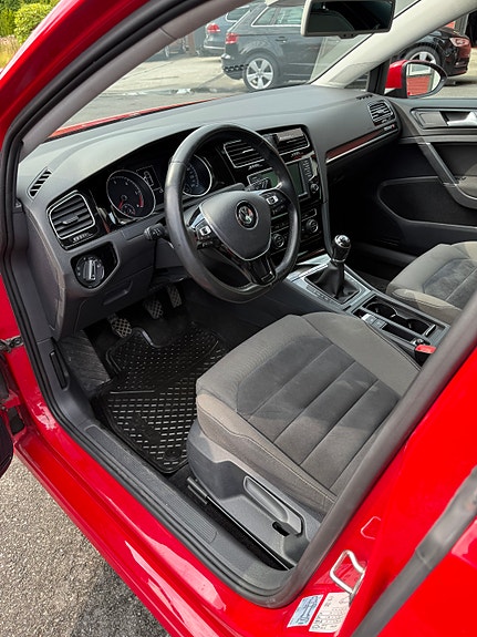Volkswagen Golf VII 13 of 18