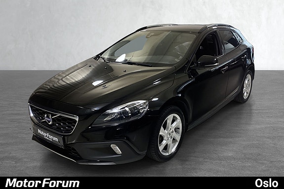 Stilig svart hatchback med tøffe Chrome-detaljer og aluminiumsfelger.