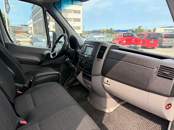 Mercedes-Benz Sprinter 17 of 20