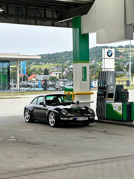 Porsche 911 Carrera 10 of 30
