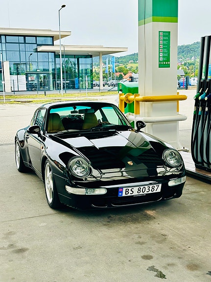 Porsche 911 Carrera 9 of 30