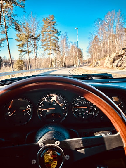 Porsche 911 Carrera 13 of 30