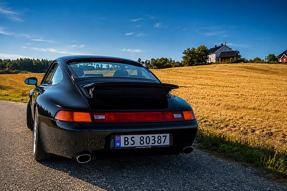 Porsche 911 Carrera 14 of 30