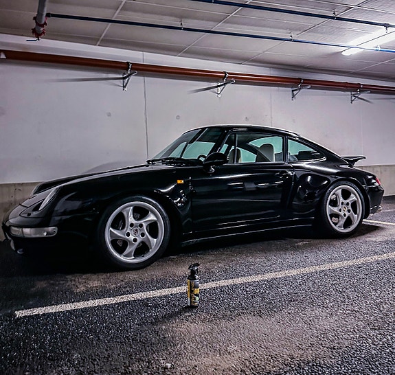 Porsche 911 Carrera 16 of 30