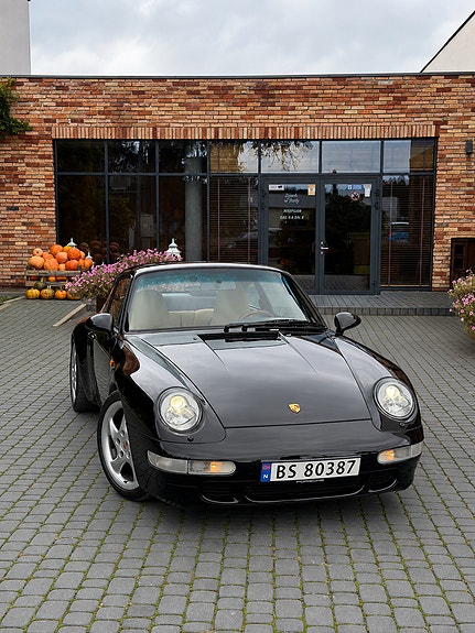 Porsche 911 Carrera 7 of 30