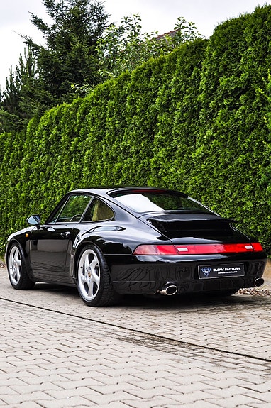Porsche 911 Carrera 24 of 30