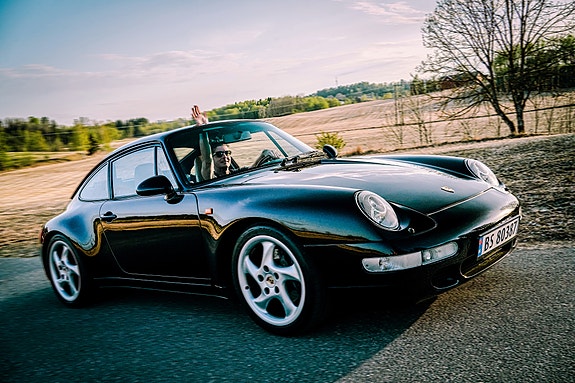 Porsche 911 Carrera 12 of 30