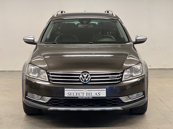 Volkswagen Passat Alltrack 2 of 24