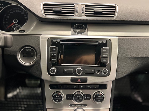 Volkswagen Passat Alltrack 16 of 24