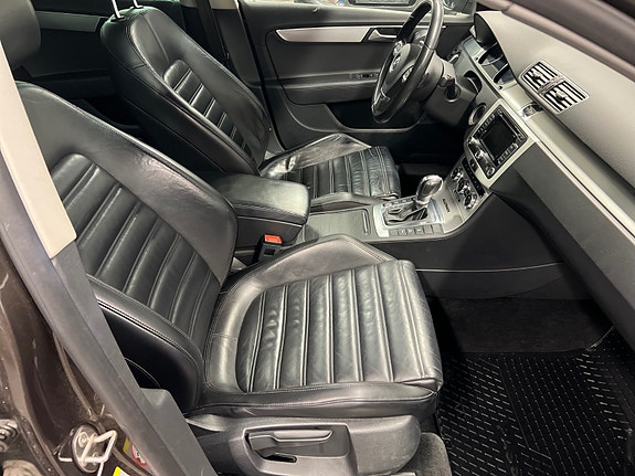 Volkswagen Passat Alltrack 14 of 24