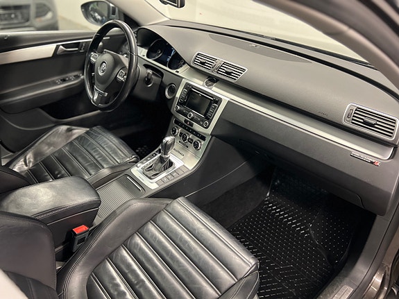 Volkswagen Passat Alltrack 13 of 24