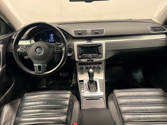 Volkswagen Passat Alltrack 12 of 24