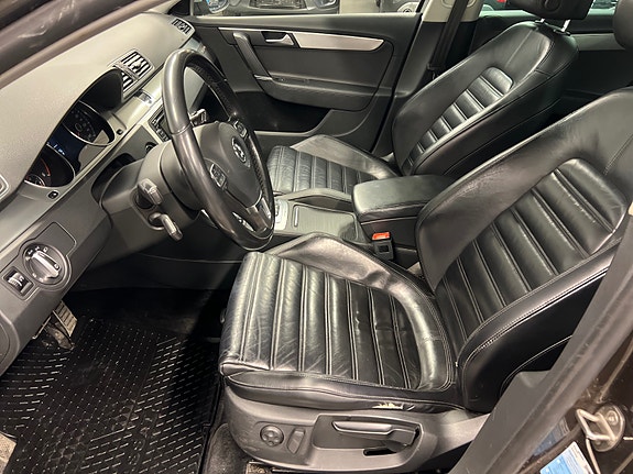Volkswagen Passat Alltrack 9 of 24