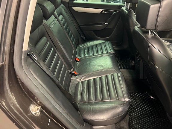 Volkswagen Passat Alltrack 10 of 24