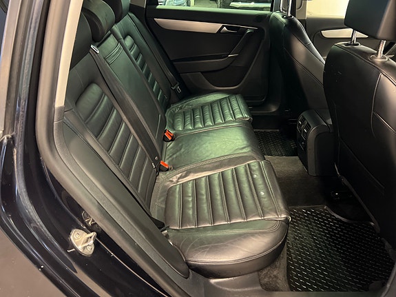 Volkswagen Passat Alltrack 12 of 21