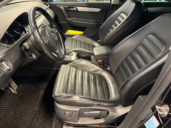 Volkswagen Passat Alltrack 9 of 21
