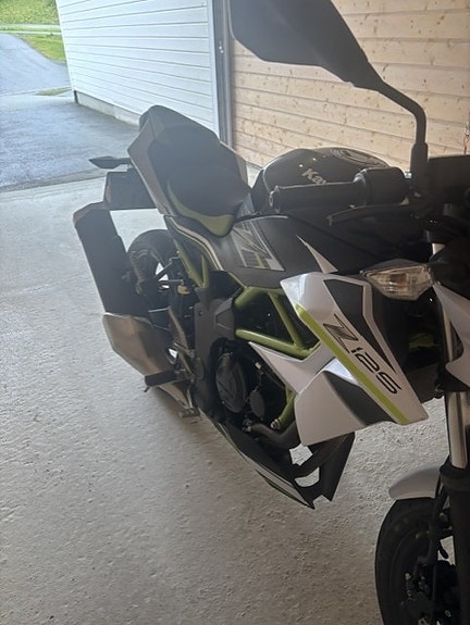 Kawasaki Z 125 3 of 6