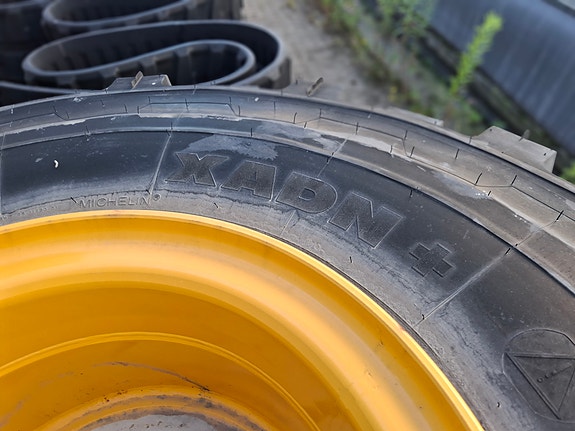 Bell Michelin dekk 23,5R25 på felg B25E og B30E 2 of 3