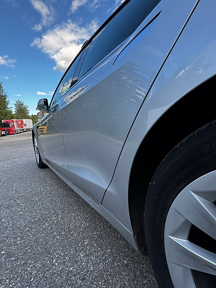 Tesla Model S 16 of 30