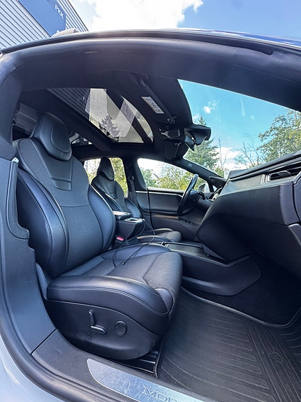 Tesla Model S 23 of 30