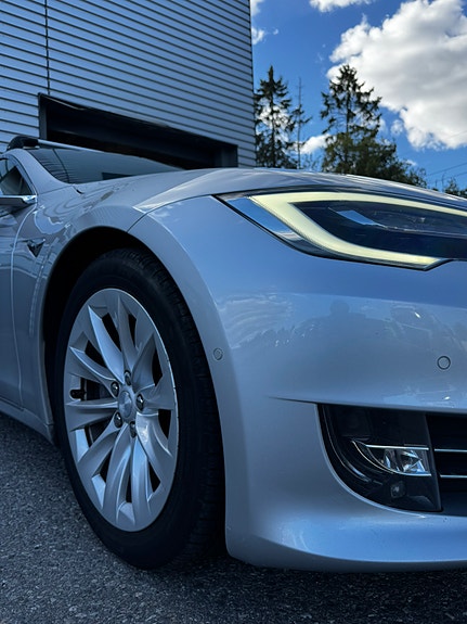 Tesla Model S 9 of 30