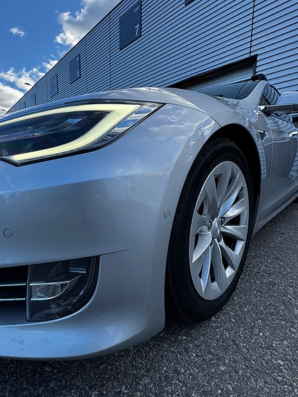 Tesla Model S 19 of 30