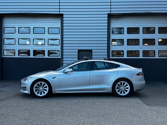 Tesla Model S 2 of 30