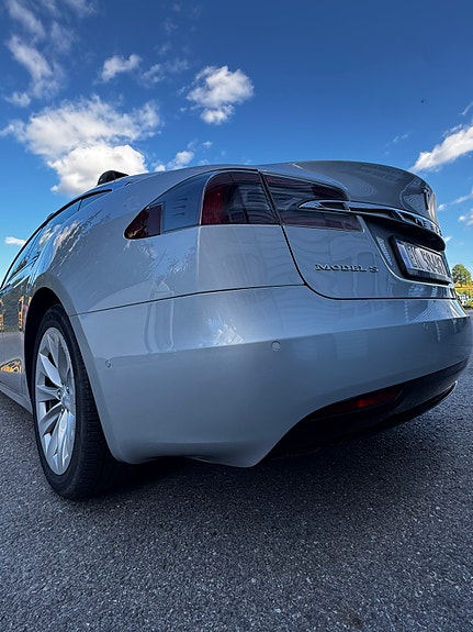 Tesla Model S 15 of 30