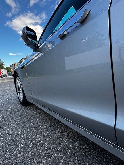 Tesla Model S 17 of 30