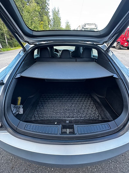 Tesla Model S 21 of 30
